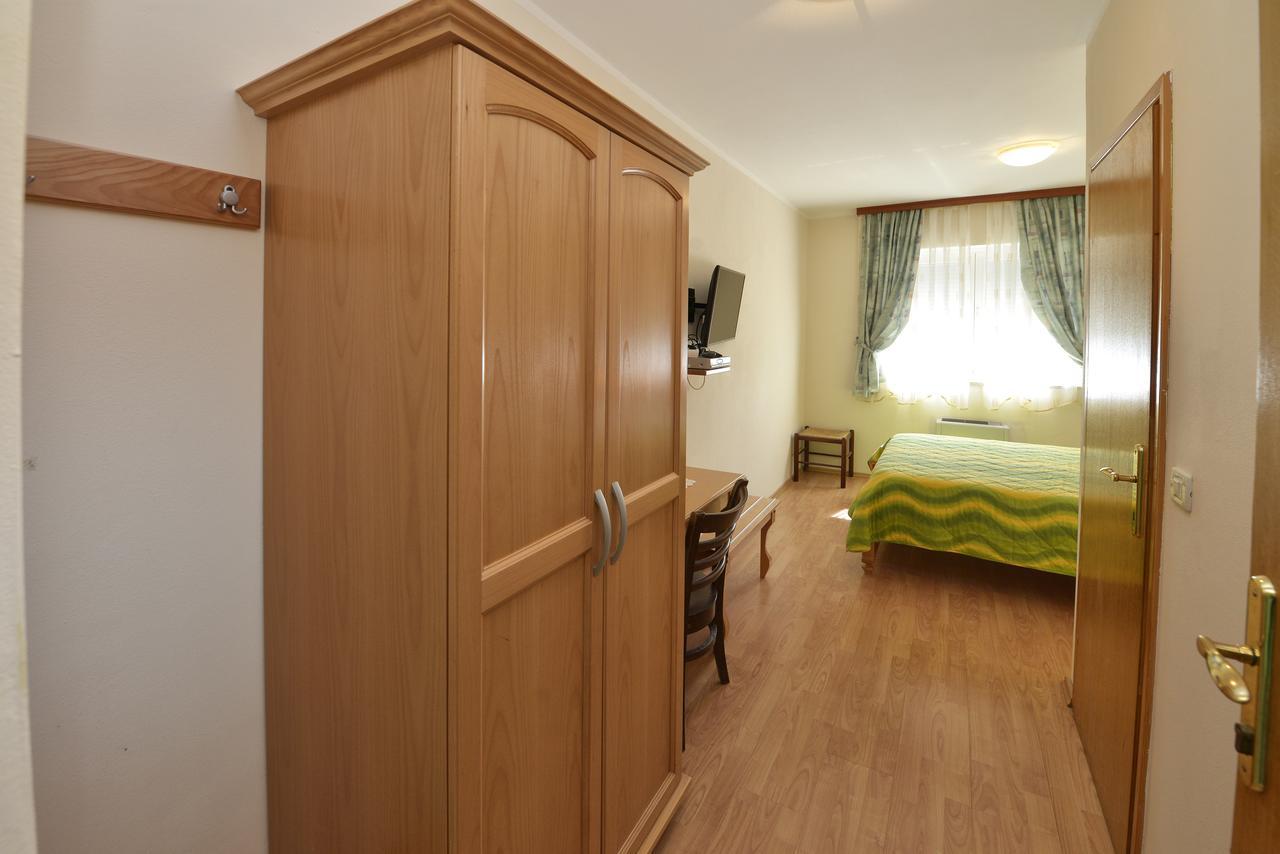 Bed And Breakfast Julia Seget  Buitenkant foto