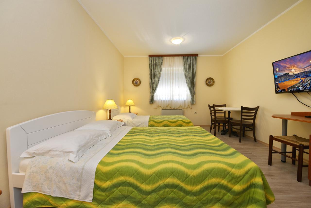 Bed And Breakfast Julia Seget  Buitenkant foto